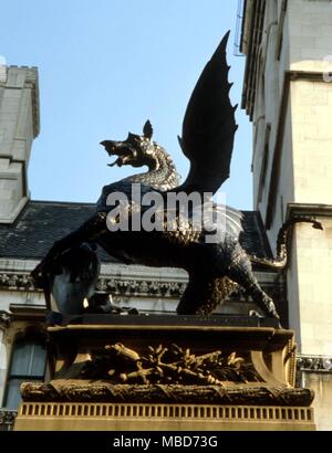 Die Londoner City Dragon in der Fleet Street, in der Nähe der Gerichte. Stockfoto