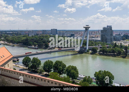 SNP-Brücke über die Donau in Bratislava. Stockfoto