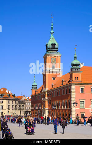 Warszawa, Masowien/Polen - 2018/04/07: Historisches Viertel der Warschauer Altstadt - Royal Castle Square und dem Royal Palace Stockfoto