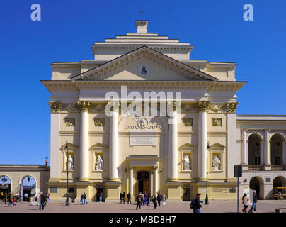 Warszawa, Masowien/Polen - 2018/04/07: Historisches Viertel der Warschauer Altstadt - St. Anna Kirche in der Krakowskie Przedmiescie Straße Stockfoto