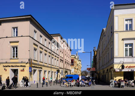 Warszawa, Masowien/Polen - 2018/04/07: Historisches Viertel der Warschauer Altstadt - Panoramablick auf der Krakowskie Przedmiescie und Foksal Straßen Stockfoto