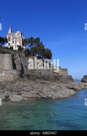 Dinard (Bretagne, Frankreich): Villa 'Les Frégate" (Architekten Alexandre Angier), zu dem "Pointe de la Malouine' Landspitze. Geschützte Eigenschaft Stockfoto