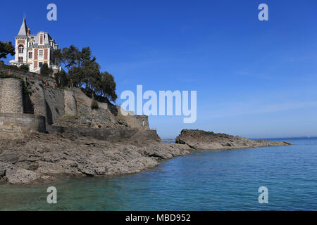 Dinard (Bretagne, Frankreich): Villa 'Les Frégate" (Architekten Alexandre Angier), zu dem "Pointe de la Malouine' Landspitze. Geschützte Eigenschaft Stockfoto