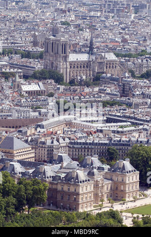 Paris (Frankreich): Der Senat Gebäude (6. Arrondissement) und der Kathedrale von Notre-Dame (4. Arrondissement) aus der 'Tour Montparnasse' angesehen Stockfoto