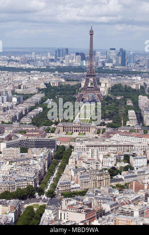 Paris (Frankreich): der Eiffelturm und die Champs de Mars (7. Arrondissement oder Bezirk), von der 'Tour Montparnasse' Büro hochhaus gesehen Stockfoto