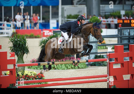 Olympische Spiele 2008, Hong Kong (Peking Spiele) August 2008, Kenneth Cheng (HKG) Reiten, Springreiten erste Qualifikationsrunde Stockfoto