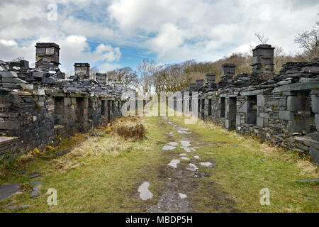 Dinorwic Schiefergrube (North Wales). Hier sind die Überreste von Anglesey Kaserne wo quarrymen von Anglesey während der Woche lebte. Stockfoto