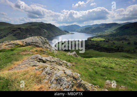 Anzeigen von Ullswater von Green Hill Crag, Gowbarrow fiel, Nationalpark Lake District, Cumbria County, England, Großbritannien Stockfoto