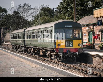 Metro-Cammell Klasse 101 in Birmingham gebaut bestehend aus 51192 Motorbremse und 56352 Steuerwagen. Sheringham Station North Norfolk Eisenbahn. Stockfoto