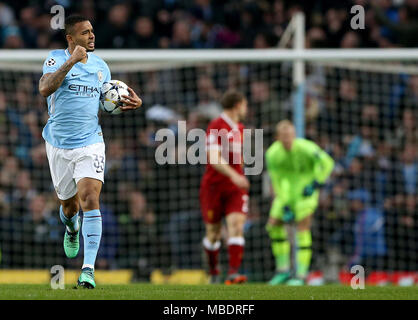 Von Manchester City Gabriel Jesus (Mitte) feiert ersten Ziel seiner Seite des Spiels zählen während der UEFA Champions League, Viertelfinale am Etihad Stadium, Manchester. Stockfoto