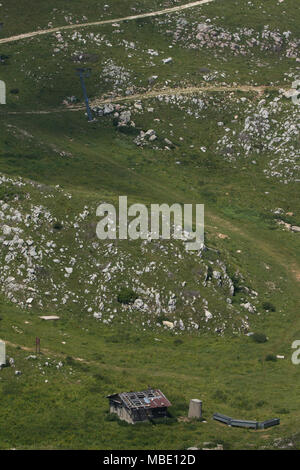 Ein verfallenes Haus auf der Spitze des Monte Baldo Stockfoto