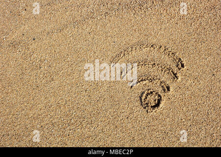 Wi fi Zeichen in den Sand gezeichnet Stockfoto