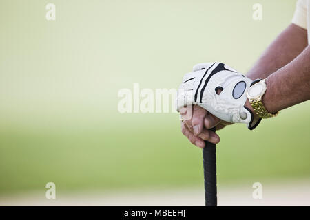 Nahaufnahme von Händen und Golf Club. Stockfoto