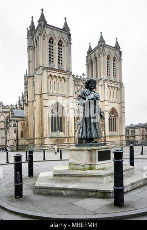 Kathedrale von Bristol mit Statue von Rajah Rammohan Roy Stockfoto