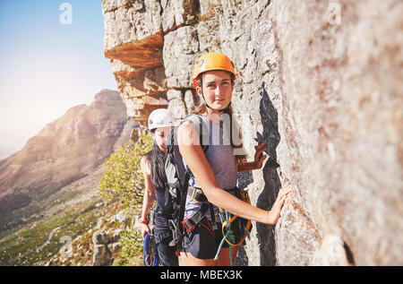 Portrait zuversichtlich weiblichen Kletterer Stockfoto