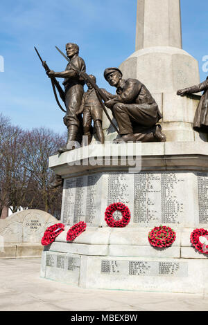 Er Port Sunlight Kriegerdenkmal im Modell Dorf Port Sunlight ist und wurde von John Gosxombe auf Antrag von William Hebel im Jahre 1916 entworfen. Stockfoto