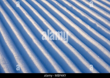 Frisch präparierte Skipiste. Winterlandschaft Stockfoto