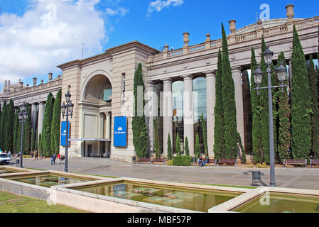 BARCELONA, Spanien - 8. OKTOBER 2013: Barcelona Fira Montjuic Halle von Konferenzen, einem der wichtigsten Messe Zentren in Europa, Barcelona Stockfoto