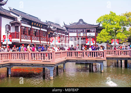 Shanghai, China, Asien, Yu Yuan Garten, Huxingting Teehaus, Brücke von neun dreht, Stockfoto