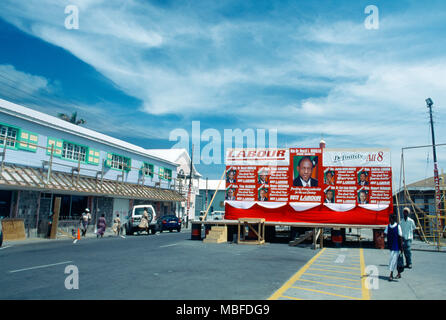 Basseterre St. Kitts politischen Plakatwand in Street in Wahlkampfzeiten Stockfoto