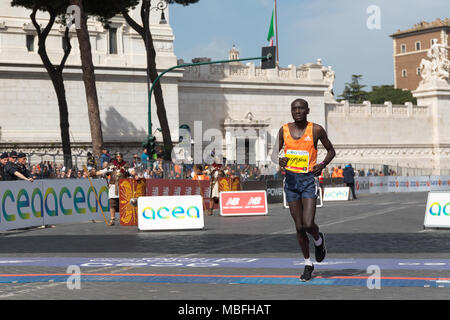 Rom, Italien, 8. April 2018: ABRAHAM KASONGWOR AKOPESHA 9. Bei der 24. Auflage des Rom Marathon und Laufen für Spaß in Rom. Im Bild, Akopesh Stockfoto