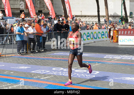 Rom, Italien, 8. April 2018: SHARON JEMUTAI CHEROP, Vierter bei der 24. Auflage des Rom Marathon und Laufen für Spaß in Rom. Auf dem Bild die Cherop Stockfoto