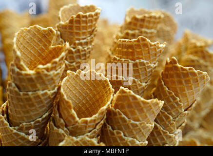 Viele leere Eis Waffeln, Hintergrund Stockfoto