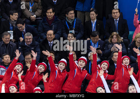 Südkoreanischen Präsidenten Moon Jae-in, IOC-Präsident Thomas Bach, Nordkoreanische zeremoniellen Staatsoberhaupt Kim Yong Nam und Kim Yo-jong, Schwester von Norden Kor Stockfoto