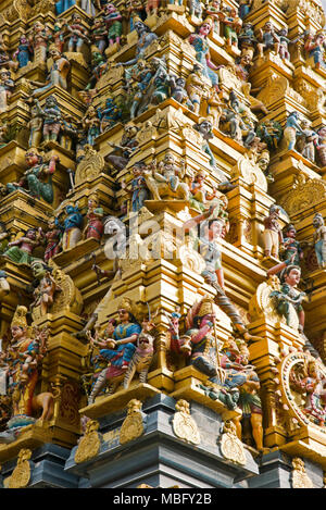 Vertikale Ansicht von Sri Muthumariamman Tempel in Matale, Sri Lanka. Stockfoto