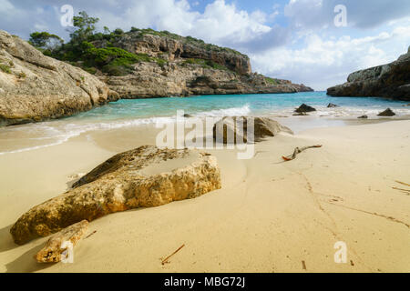 Dies ist eine geschützte Bucht an der Südostküste von Mallorca "Marmols Cala' Stockfoto