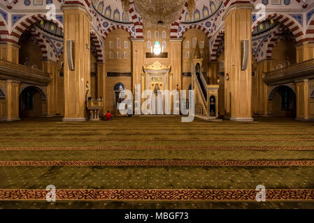 Grosny, Russland - Juli 9, 2017: Inside Akhmad Kadyrow Moschee in Grosny, Russland Stockfoto