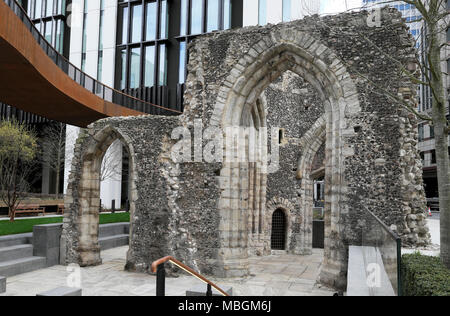 St Alphage Kirche, Fußgängerzone highwalk und Gärten an der London Wall Ort Entwicklung in der Stadt London UK KATHY DEWITT Stockfoto