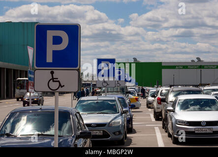 Voronezh, Russland - Juni 04, 2017: Fragment auf dem Parkplatz des Shopping Center 'Grad' in der Stadt Voronezh Stockfoto