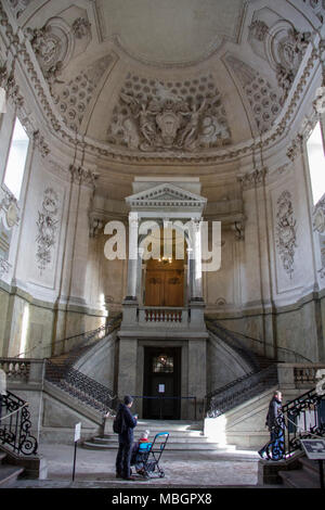 04.03.2018 - Stockholm, Schweden: Interieur und Wall Design königlichen Wappen in einem Kuppelsaal in der Königliche Palast in Stockholm Stockfoto