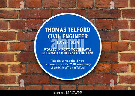 Blaue Plakette zu Thomas Telford berühmten Bauingenieur, der bei Portsmouth Historic Naval Dockyard gearbeitet. UK. (95) Stockfoto