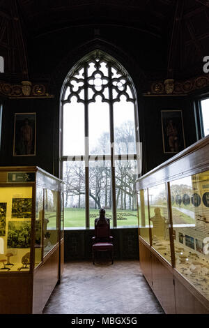 Ausstellungen im Inneren Cliffe Castle Museum, Keighley, Bradford, Yorkshire, Vereinigtes Königreich. Stockfoto