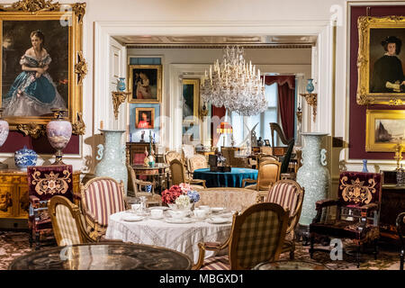 Die Rezeption Zimmer im Inneren Cliffe Castle Museum, Keighley, Bradford, Yorkshire, Vereinigtes Königreich. Stockfoto