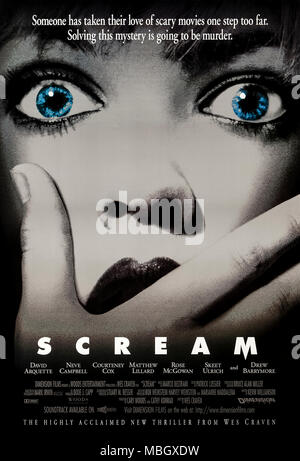 Scream (1996) von Wes Craven Regie und Hauptdarsteller Neve Campbell, Courteney Cox und David Arquette. Ein Serienmörder ein Teenager und ihre Freunde mit unvergesslichen Stereotypen von den letzten Horror Filme. Was ist Ihr Lieblingsfilm scary movie? Stockfoto