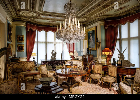 Die Rezeption Zimmer im Inneren Cliffe Castle Museum, Keighley, Bradford, Yorkshire, Vereinigtes Königreich. Stockfoto