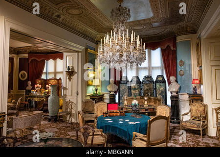 Die Rezeption Zimmer im Inneren Cliffe Castle Museum, Keighley, Bradford, Yorkshire, Vereinigtes Königreich. Stockfoto
