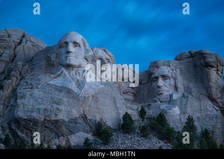 Die Gesichter von Washington, Jefferson, Roosevelt und Lincoln im Morgengrauen am Mount Rushmore in South Dakota. Stockfoto