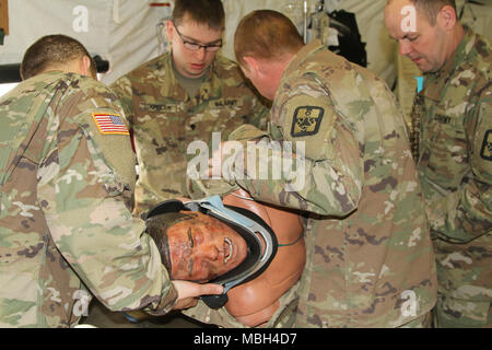 Soldaten in die 307Th Medical Brigade für den Kampf unterstützen Übung ...