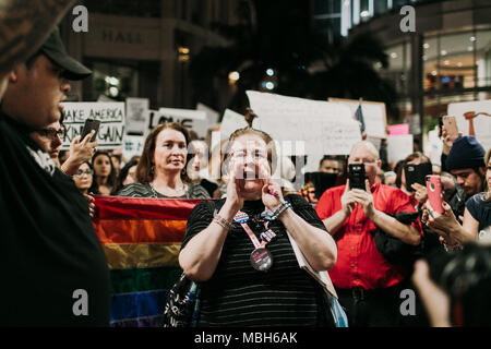Anti-Trump friedlichen Protest in der Innenstadt von Orlando (2016). Stockfoto