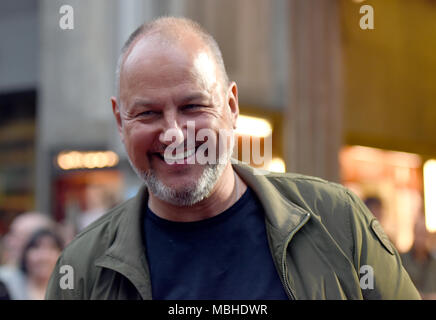10 April 2018, Deutschland, Essen: Chef Frank Rosin besucht die Premiere des Films pielmacher' (lit. spielmacher) an die Lichtburg Kino. Der Film wird in den deutschen Kinos am 12. April veröffentlicht werden. Foto: Caroline Seidel/dpa Stockfoto