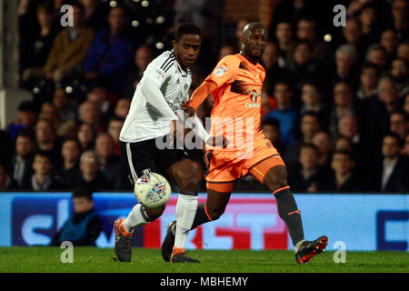 Ryan Sessegnon von Fulham (L) in Aktion mit Sone Aluko Lesen (R). EFL Skybet championship Match, Fulham v bei Craven Cottage in London Lesung am Dienstag, 10. April 2018. Dieses Bild dürfen nur für redaktionelle Zwecke verwendet werden. Nur die redaktionelle Nutzung, eine Lizenz für die gewerbliche Nutzung erforderlich. Keine Verwendung in Wetten, Spiele oder einer einzelnen Verein/Liga/player Publikationen. pic von Steffan Bowen/Andrew Orchard sport Fotografie/Alamy leben Nachrichten Stockfoto