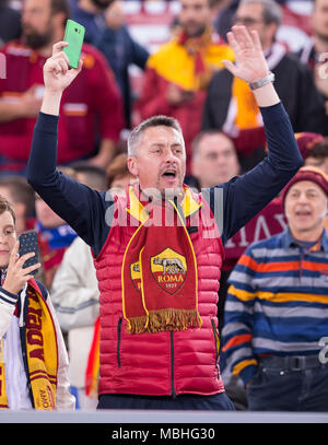 Rom, Italien. 10 Apr, 2018. Fans von AS Roma nach der UEFA Champions League Finale zwischen AS Rom und FC Barcelona im Olympiastadion. Credit: Ernesto Vicinanza/SOPA Images/ZUMA Draht/Alamy leben Nachrichten Stockfoto