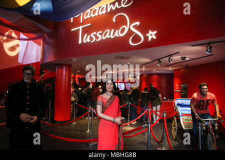 New York, New York, USA. 10 Apr, 2018. Ansicht der Bollywood Erfahrung, ein Platz zum indischen Kino bei Madame Tussauds New York in den Vereinigten Staaten widmet dieser Dienstag, 10. Die Besucher werden mit einigen der berühmtesten indischen Stars wie Shah Rukh Khan, Ashwarya Rai, Amitabh Bachchan, Kareena Kappor, hrithik roshan und Salman Khan, Katrina Kaif und Madhuri Dixit zu Gesicht kommen. Feiern alle Dinge, Bollywood, lebendige Kunst, Installationen, Projektionen und Musik wird die Erfahrungen zum Leben zu erwecken. Credit: William Volcov/ZUMA Draht/Alamy leben Nachrichten Stockfoto