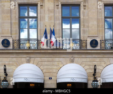 10 April 2018, Frankreich, Paris: Blick auf den Eingang des Ritz am Place Vendome. Foto: Christian Böhmer/dpa Stockfoto
