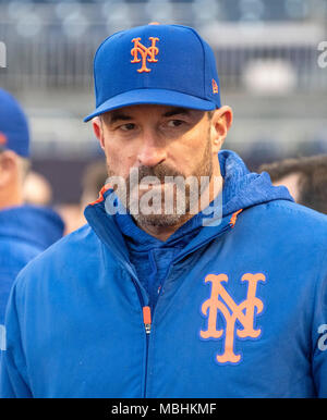 Washington, USA. 09 Apr, 2018. New York Mets Manager Mickey Callaway (36) vor dem Spiel gegen die Washington Nationals an den Angehörigen Park in Washington, DC am Sonntag, 8. April 2018. Credit: Ron Sachs/CNP (Einschränkung: Keine New York oder New Jersey Zeitungen oder Zeitschriften innerhalb eines 75-Meilen-Radius von New York City) - KEINE LEITUNG SERVICE-Credit: Ron Sachs/Konsolidierte/dpa/Alamy leben Nachrichten Stockfoto