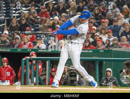 Washington, USA. 09 Apr, 2018. New York Mets rechter Feldspieler Jay Bruce (19) Doppelzimmer im ersten Inning gegen die Washington Nationals an den Angehörigen Park in Washington, DC am Sonntag, 8. April 2018. Credit: Ron Sachs/CNP (Einschränkung: Keine New York oder New Jersey Zeitungen oder Zeitschriften innerhalb eines 75-Meilen-Radius von New York City) - KEINE LEITUNG SERVICE-Credit: Ron Sachs/Konsolidierte/dpa/Alamy leben Nachrichten Stockfoto